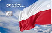 ID: CA190 – Karta Credit Agricole z polską czerwono-białą flagą, która powiewa na wietrze na tle niebieskiego nieba z chmurami